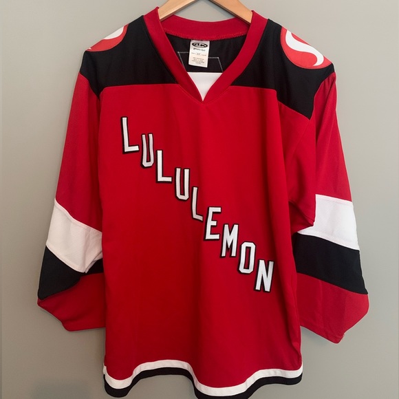 RARE NWOT 🇨🇦 Lululemon Custom Hockey Jersey - Picture 1 of 3